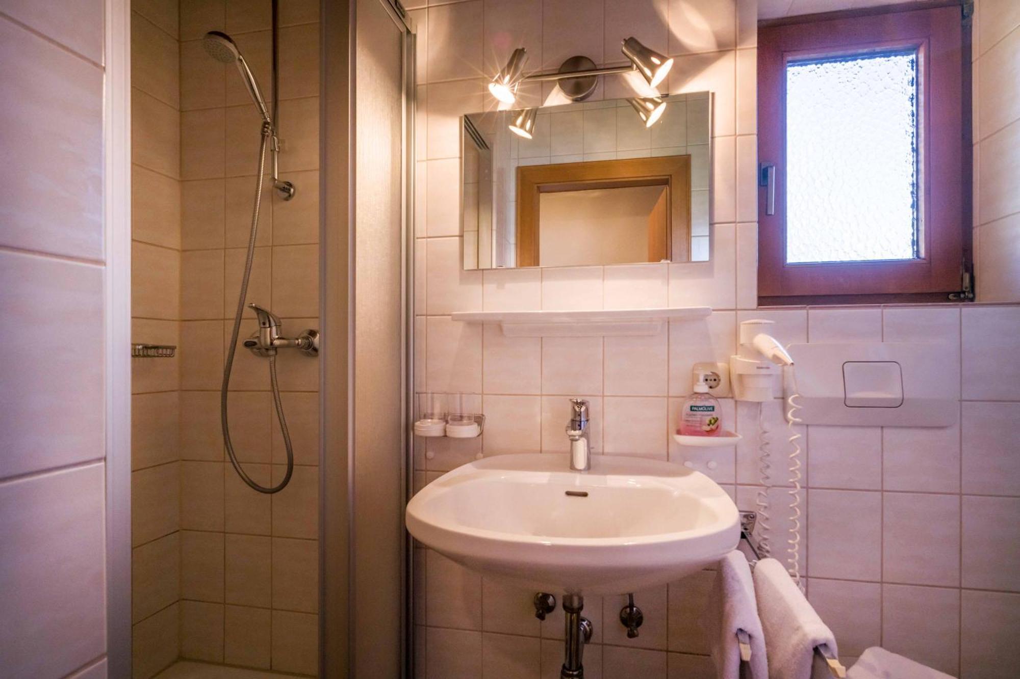 Gaestehaus Schneeberger Mayrhofen Kamer foto