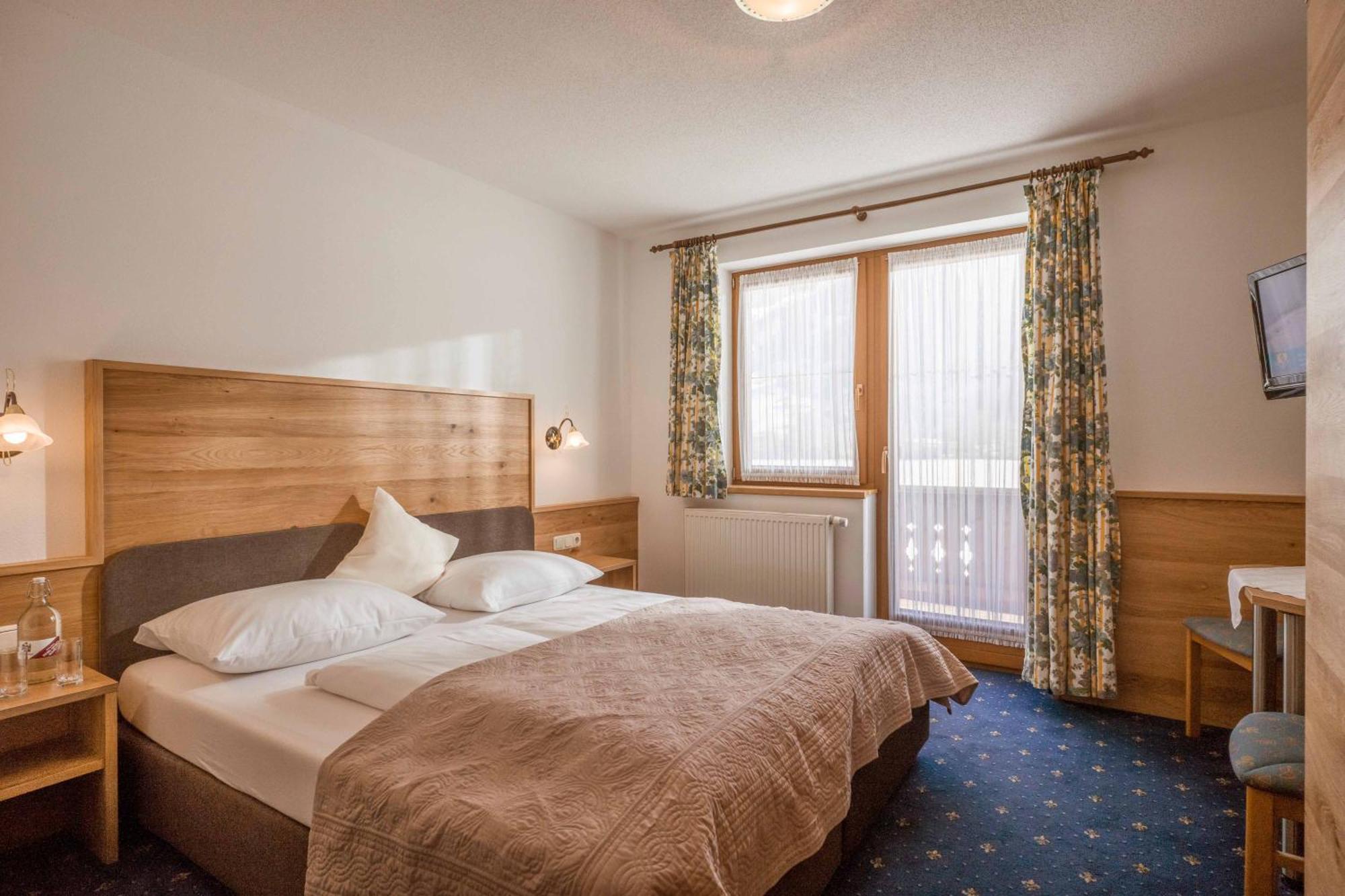 Gaestehaus Schneeberger Mayrhofen Kamer foto