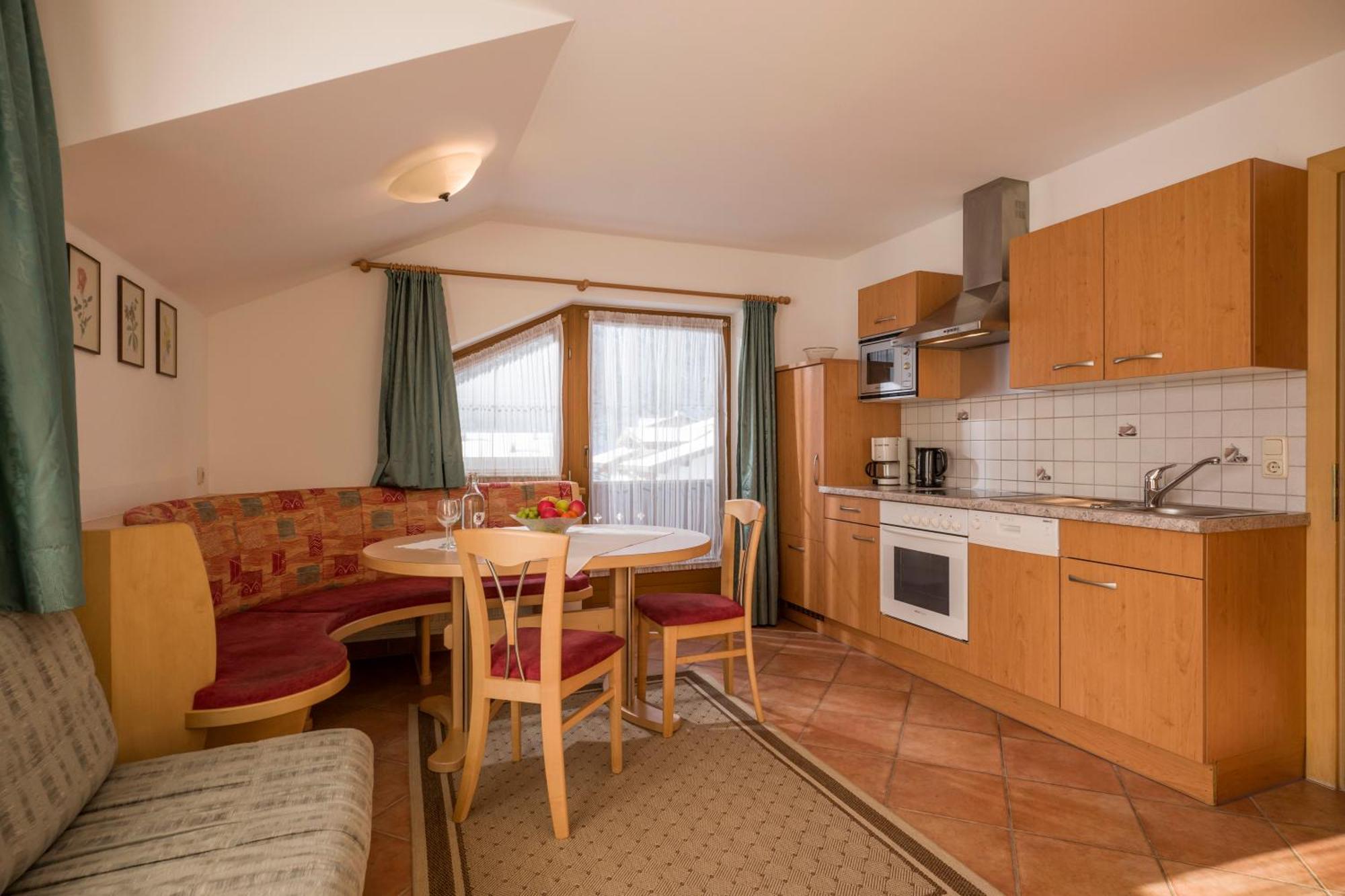 Gaestehaus Schneeberger Mayrhofen Buitenkant foto
