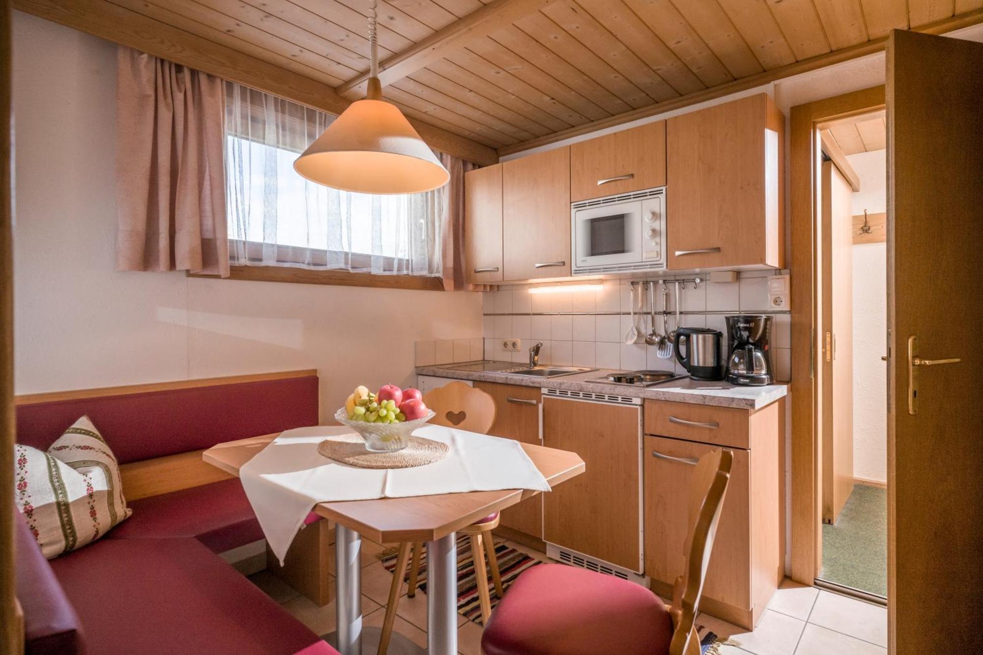 Gaestehaus Schneeberger Mayrhofen Buitenkant foto