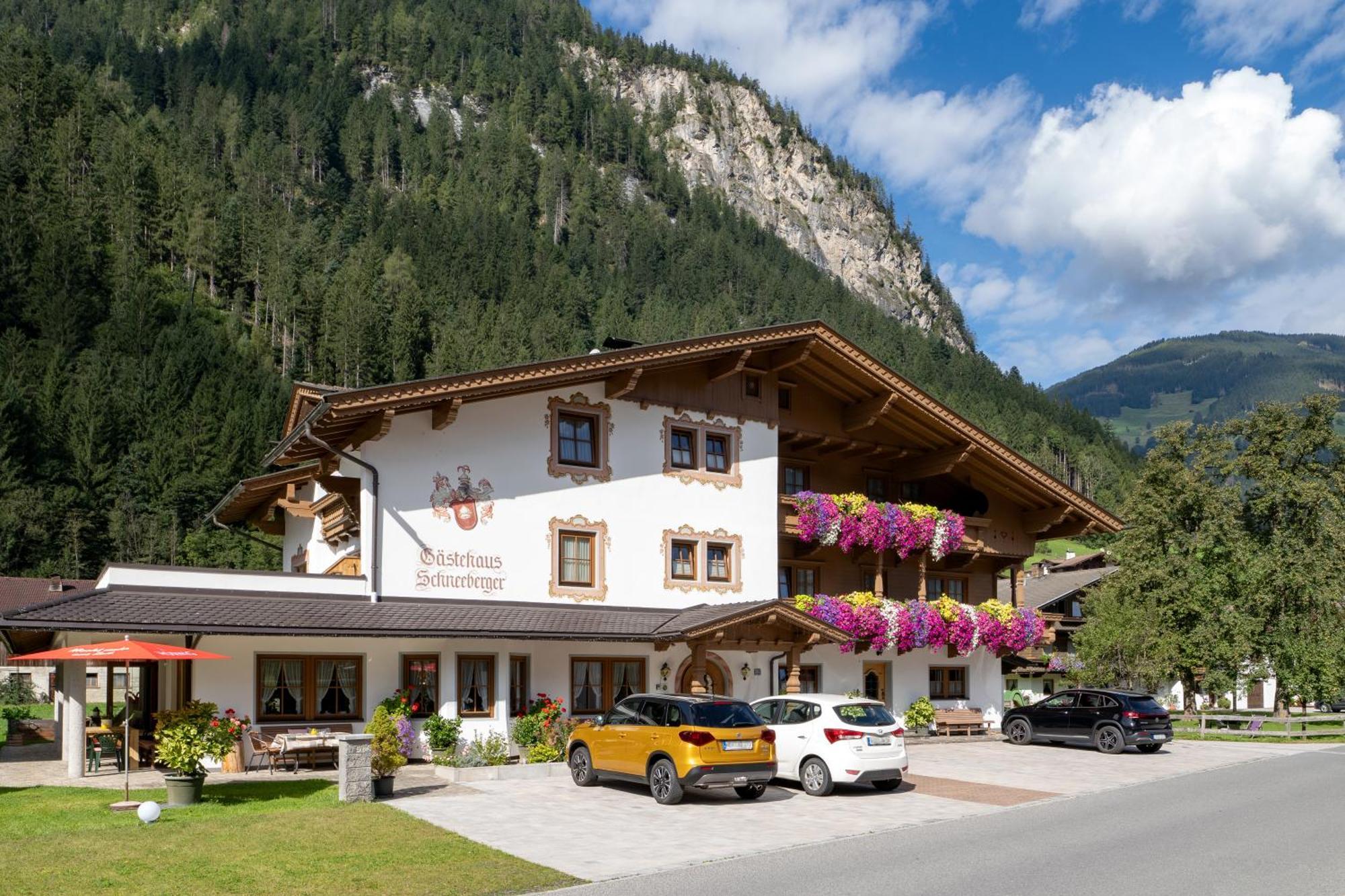 Gaestehaus Schneeberger Mayrhofen Buitenkant foto